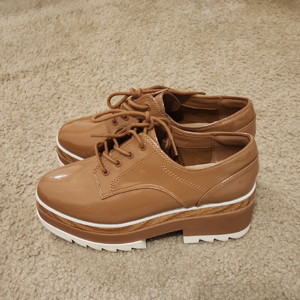Stylish Tan Platform Oxfords